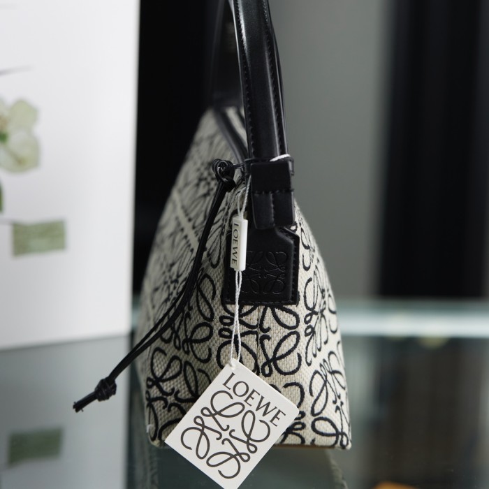 【話題商品！】Loeweロエベ 激安偽物レディースハンドバック