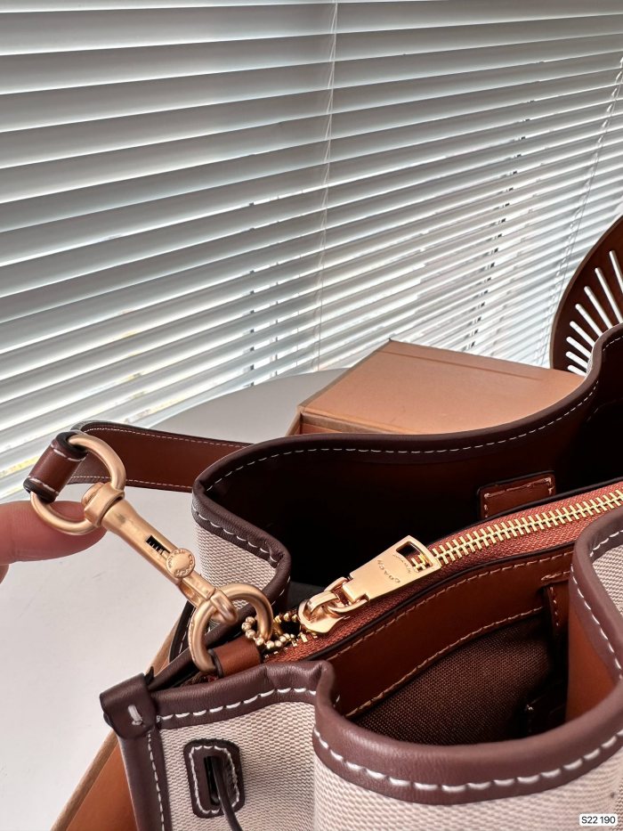 入手困難 Coachコーチ コピー ショルダーバッグ