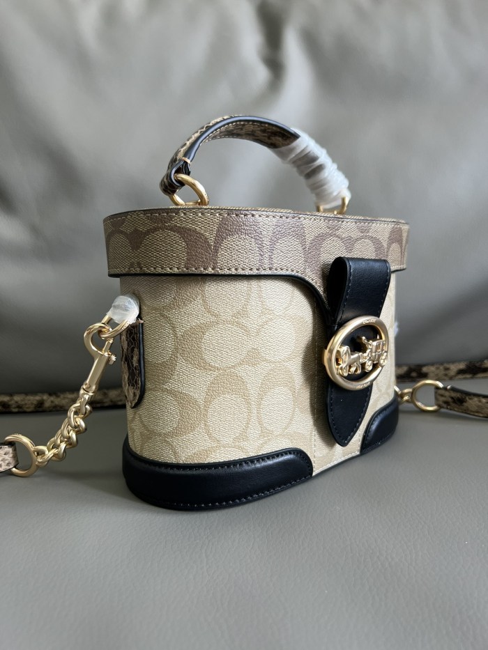 入手困難 Coachコーチ スーパーコピー ショルダーバッグ