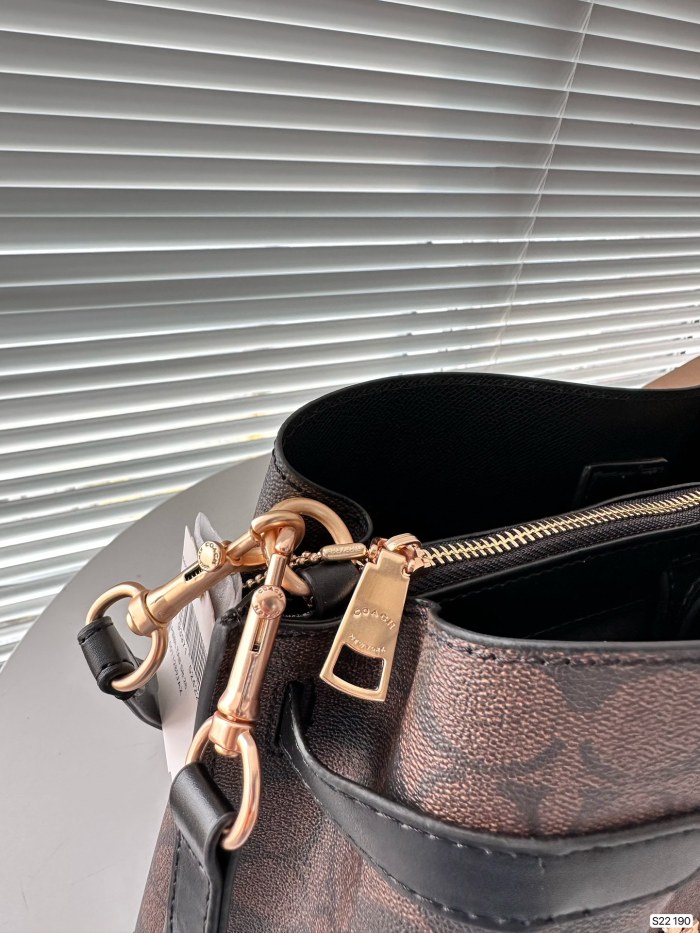 超話題! Coachコーチ スーパーコピー ショルダーバッグ
