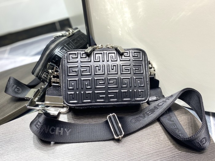 【話題商品！】GIVENCHYジバンシィコピーおすすめ メンズショルダーバッグ