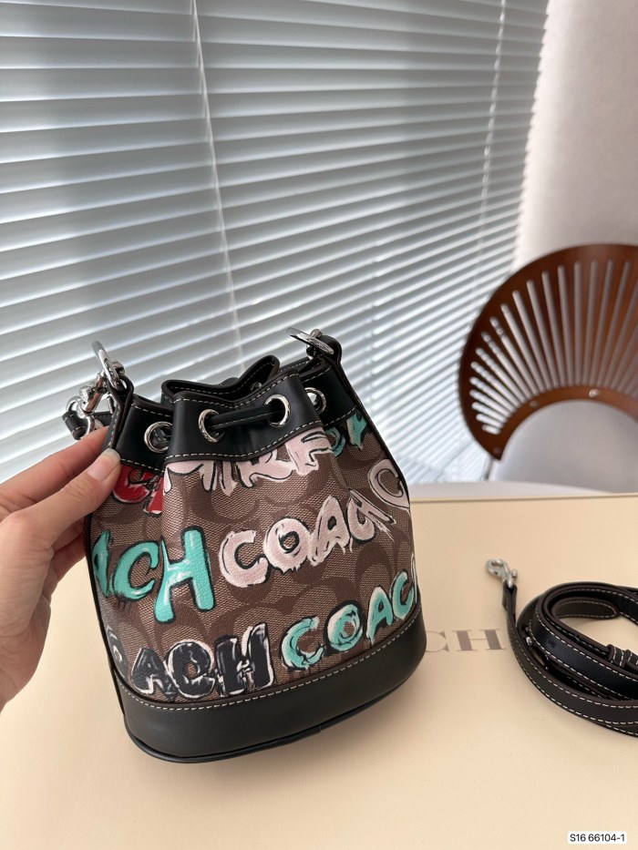 新作 Coachコーチ コピーおすすめ ショルダーバッグ