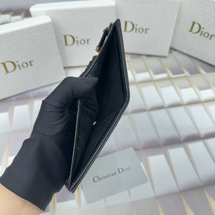 累積売上総額第１位！Diorディオール 偽物通販 短財布