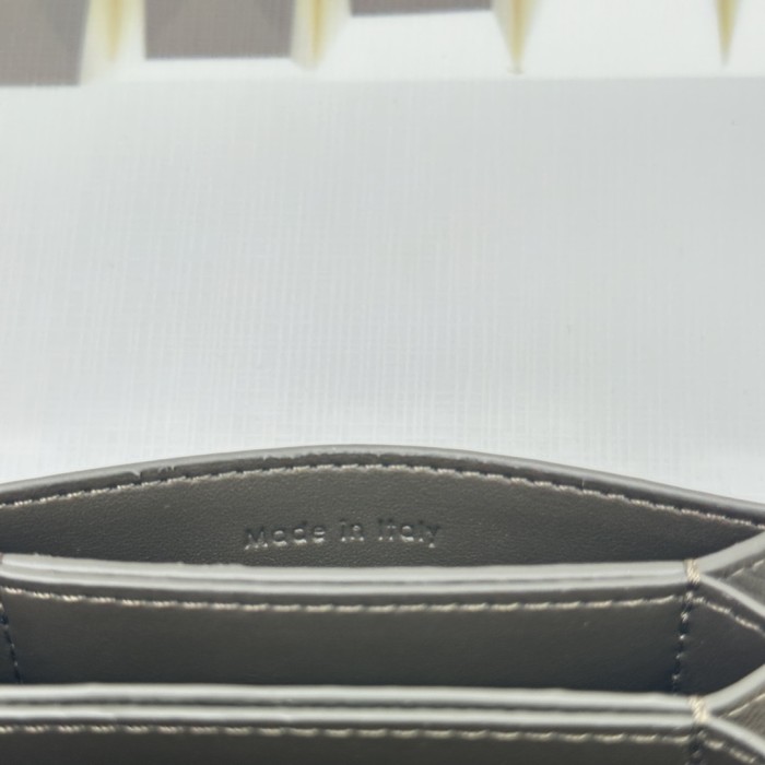 【話題商品！】Celineセリーヌ 偽物通販 短財布