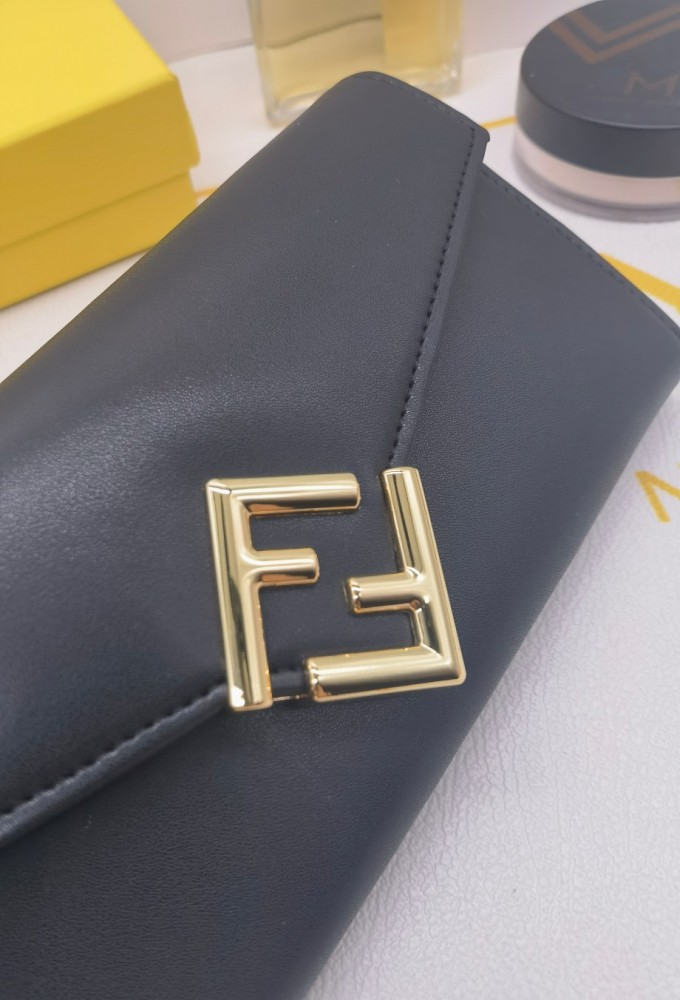 大人気 Fendiフェンディコピー 長財布