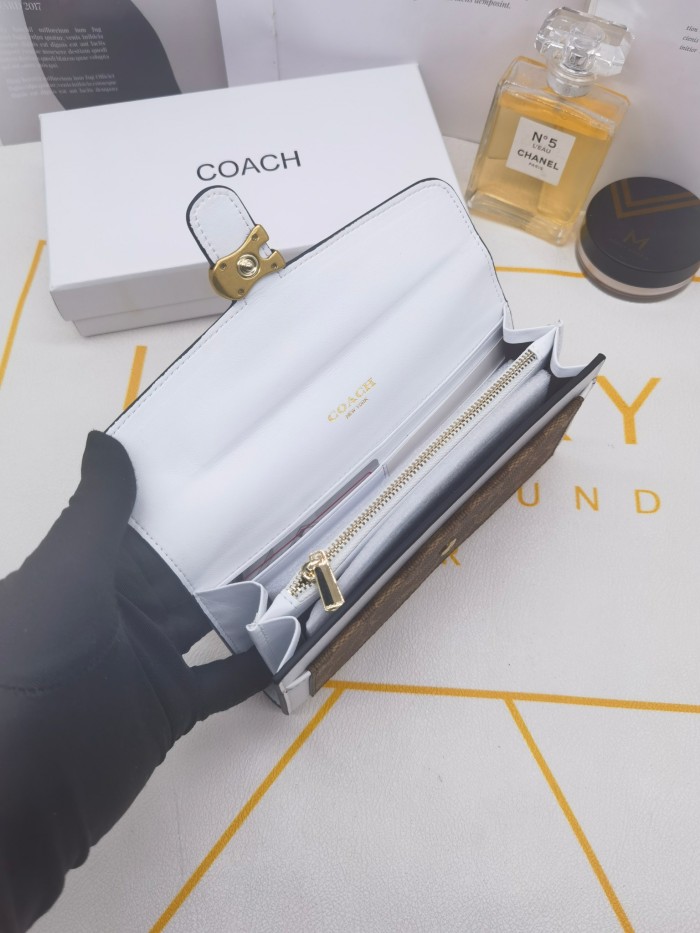 入手困難 Coachコーチ n級品 長財布
