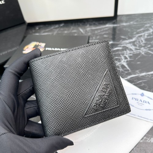 日本未入荷 Pradaプラダ 激安通販 短財布