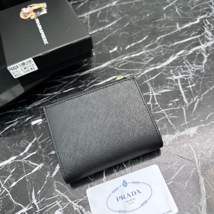 ★超人気 Pradaプラダ コピー 短財布
