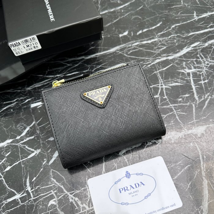 ★超人気 Pradaプラダ コピー 短財布