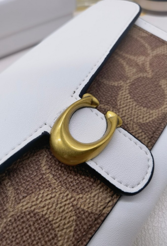 入手困難 Coachコーチ n級品 長財布
