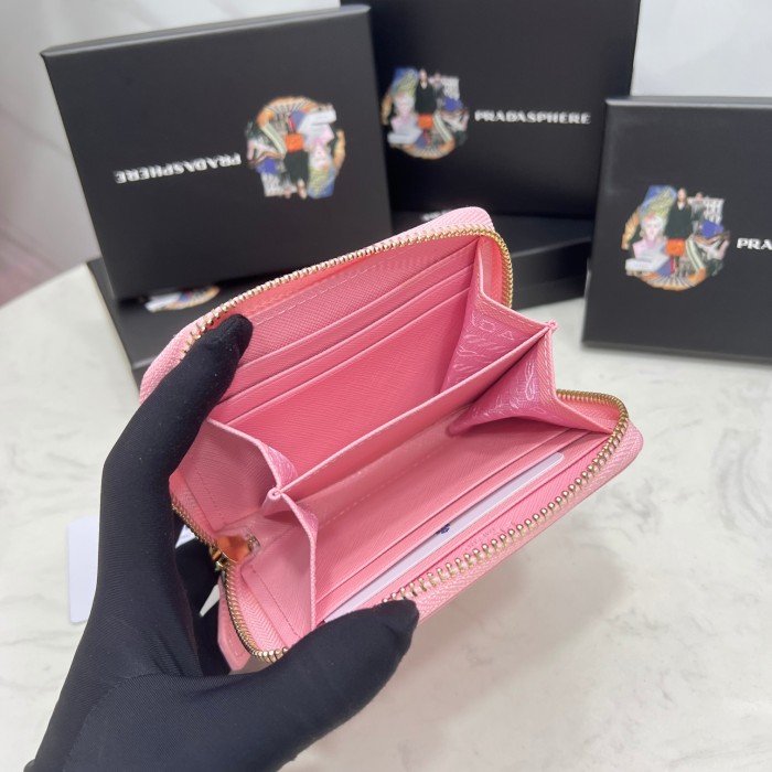 新作 Pradaプラダ 激安偽物 短財布