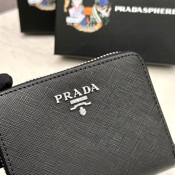 日本未入荷 Pradaプラダ コピー 短財布