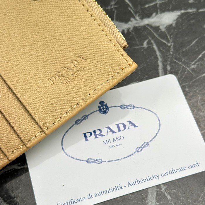 大人気 Pradaプラダ 激安通販 短財布
