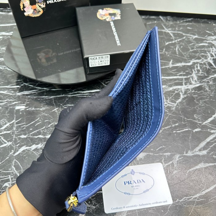 【話題商品！】Pradaプラダ 偽物通販 短財布