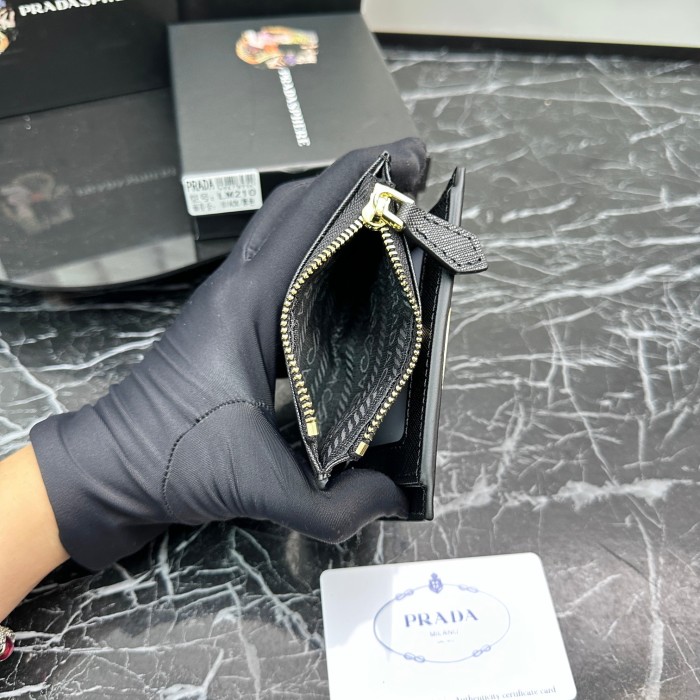 ★超人気 Pradaプラダ コピー 短財布