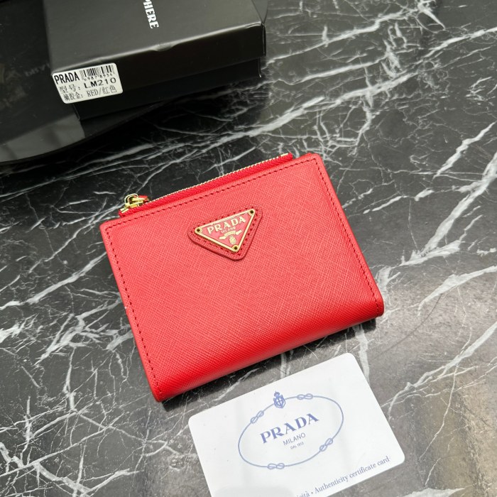 日本未入荷 Pradaプラダ 激安偽物 短財布