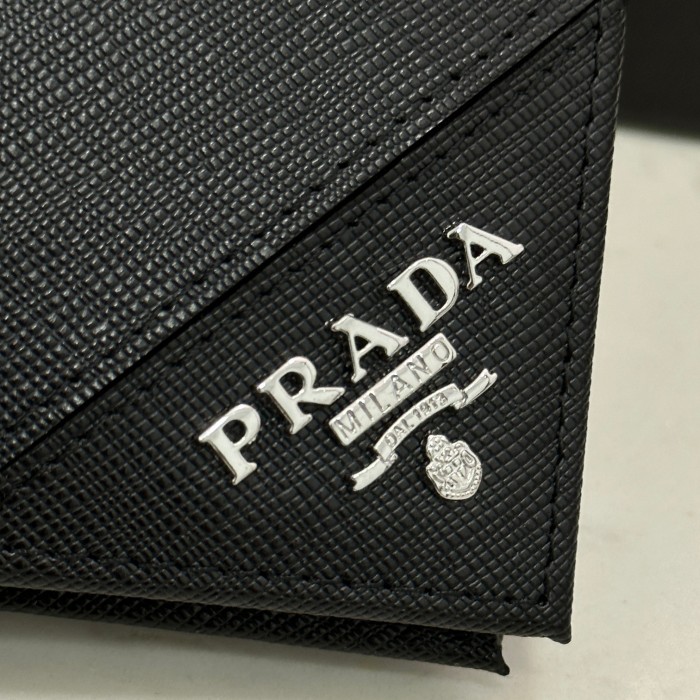 【話題商品！】Pradaプラダ 激安通販 短財布