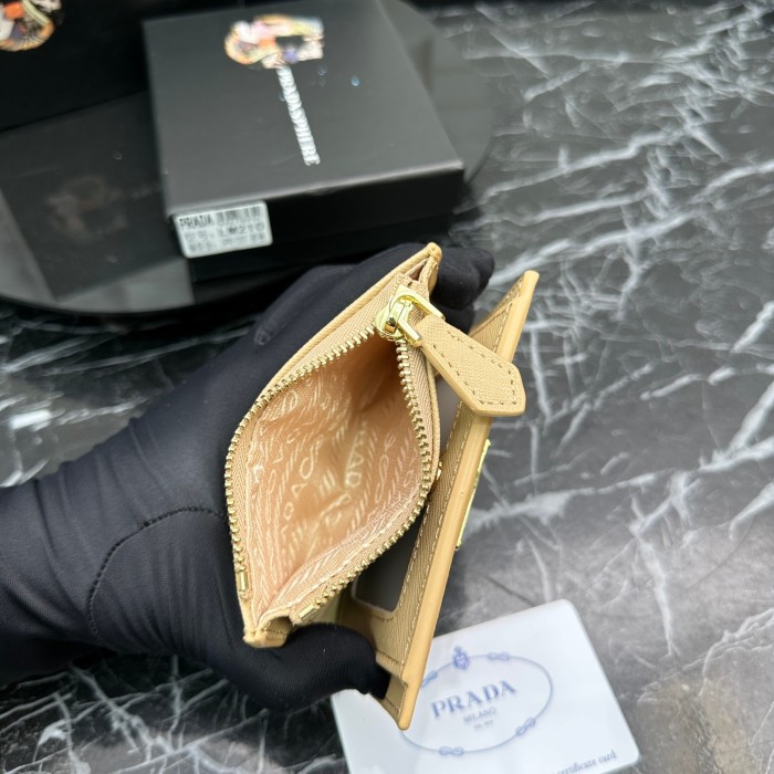 大人気 Pradaプラダ 激安通販 短財布