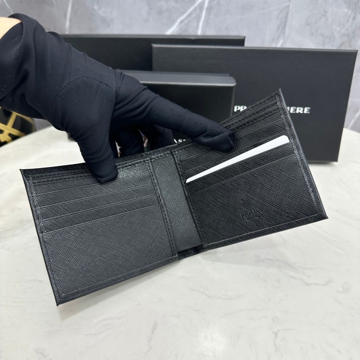 日本未入荷 Pradaプラダ 偽物通販 短財布