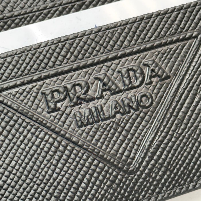 ★超人気 Pradaプラダ n級品 短財布