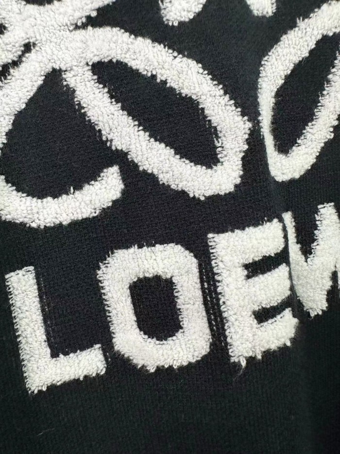 入手困難 ロエベ 激安通販 フロントの大きなロゴタオル刺繍ジャカードセーター