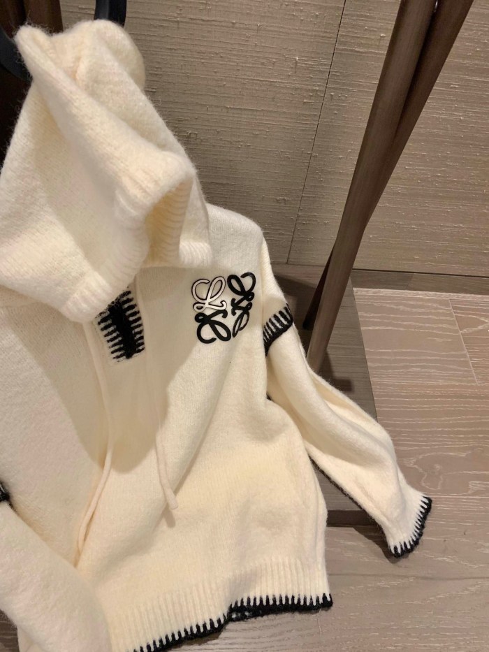 超話題! ロエベ コピーおすすめ 衝突色手編みロープキャップセーター