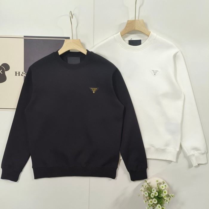 一目惚れ♪ プラダ コピー 新型重工業三角標立体ロゴカジュアル丸首衛衣2色