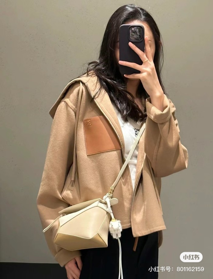 【話題商品！】ロエベ 激安通販 アナグラムのエンボス加工バッグウールの模倣とカシミヤの模倣キャップコート