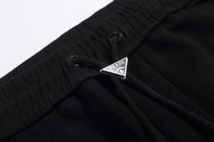 追跡付 プラダ n級品 フロント刺繍ロゴバックポケット三角標赤色飾条加絨毯長ズボン