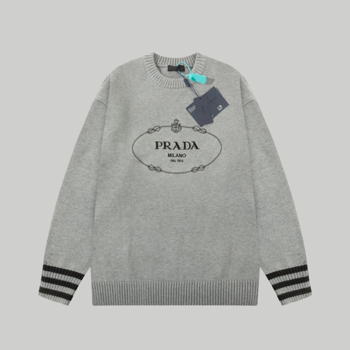 【限定】 プラダ 偽物通販 クラシックLOGO刺繍スリーブ丸首ニットセーター