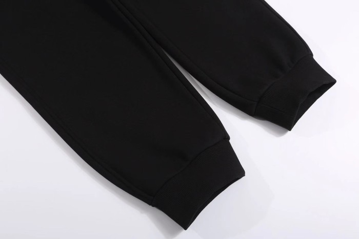 追跡付 プラダ n級品 フロント刺繍ロゴバックポケット三角標赤色飾条加絨毯長ズボン