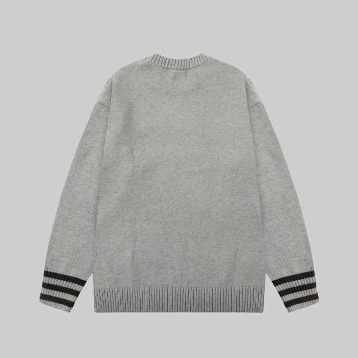 【限定】 プラダ 偽物通販 クラシックLOGO刺繍スリーブ丸首ニットセーター
