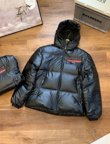 追跡付 プラダ n級品 レッドスタンダード軽量粘着ナイロンダウンジャケット