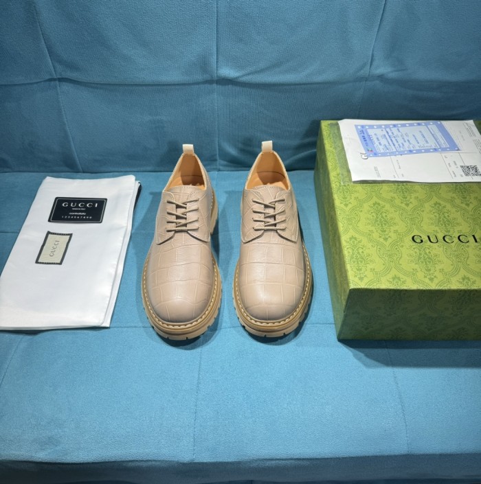 大人気 グッチ コピー 新品のビジネスブーツは全頭層の牛革エンボスの古典的な菱格子模様工芸