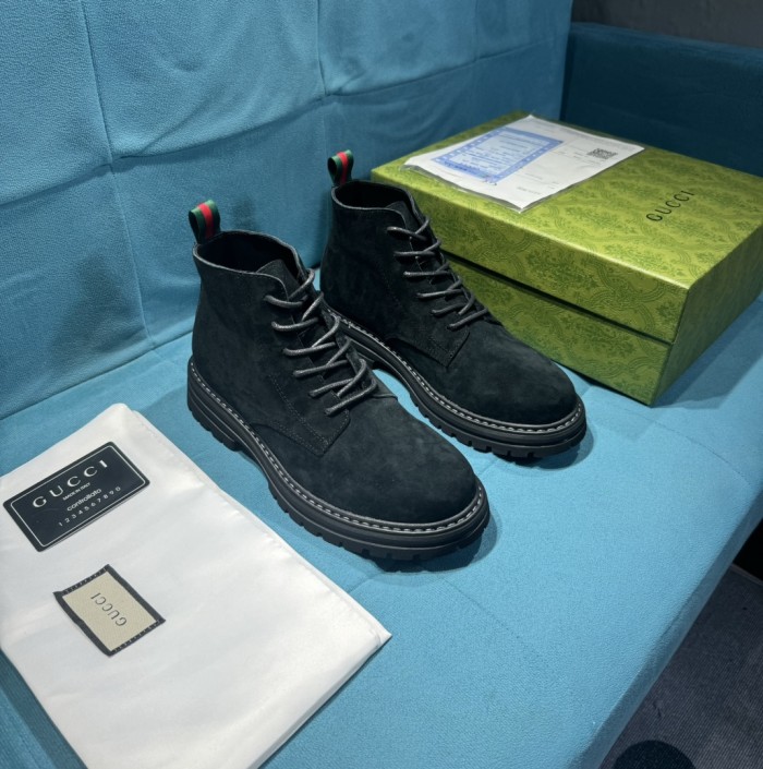 新作 グッチ 偽物通販 新品のビジネスブーツは全頭層の牛革エンボスの古典的な菱格子模様工芸