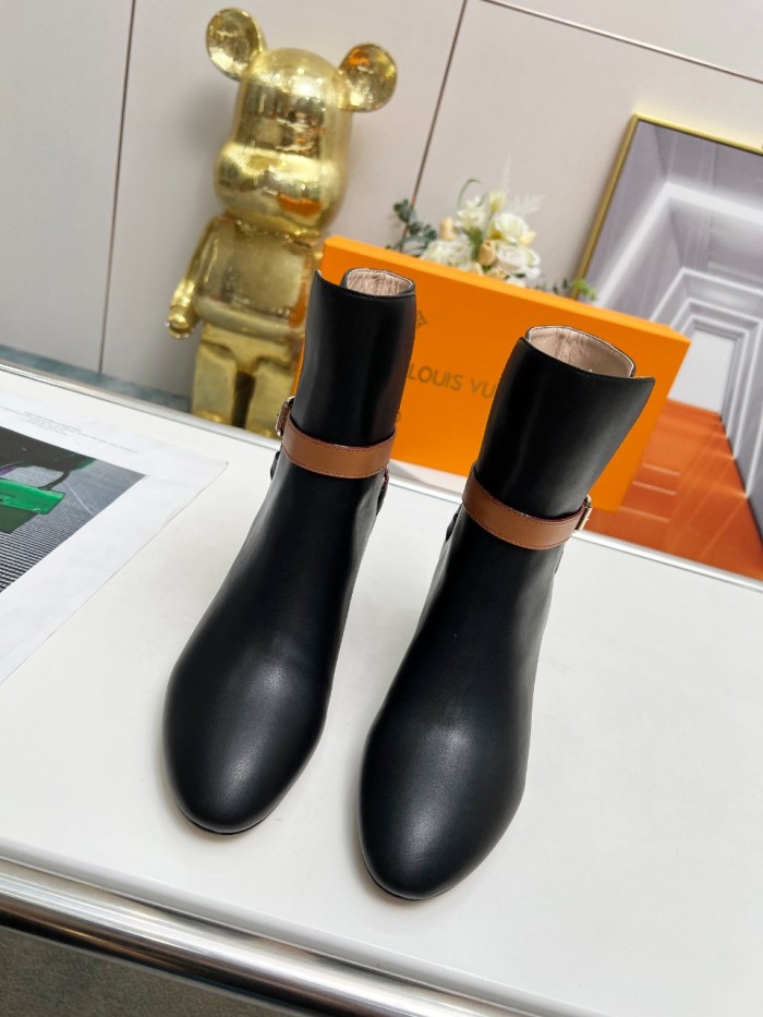 超話題! ルイヴィトン コピーおすすめ 最新ショートブーツ