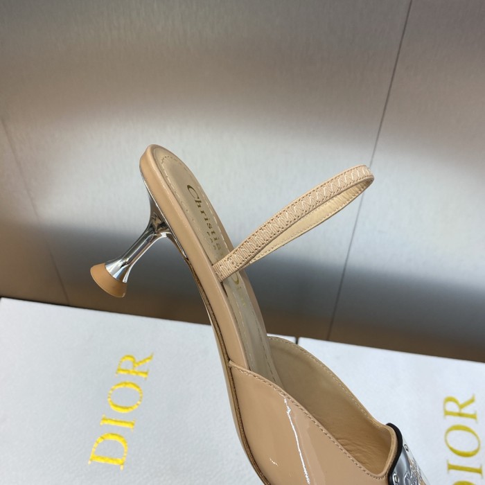 日本未入荷 ディオール 激安偽物 ファッションショーの高定La Parisienneシリーズの異形ヒールの尖った女単靴