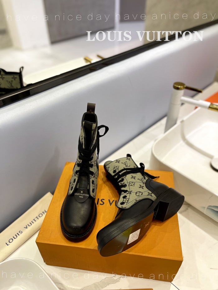 超奇跡の入荷☆ ルイヴィトン コピー 2023 ssランウェイショーの主力新型マーチンブーツ