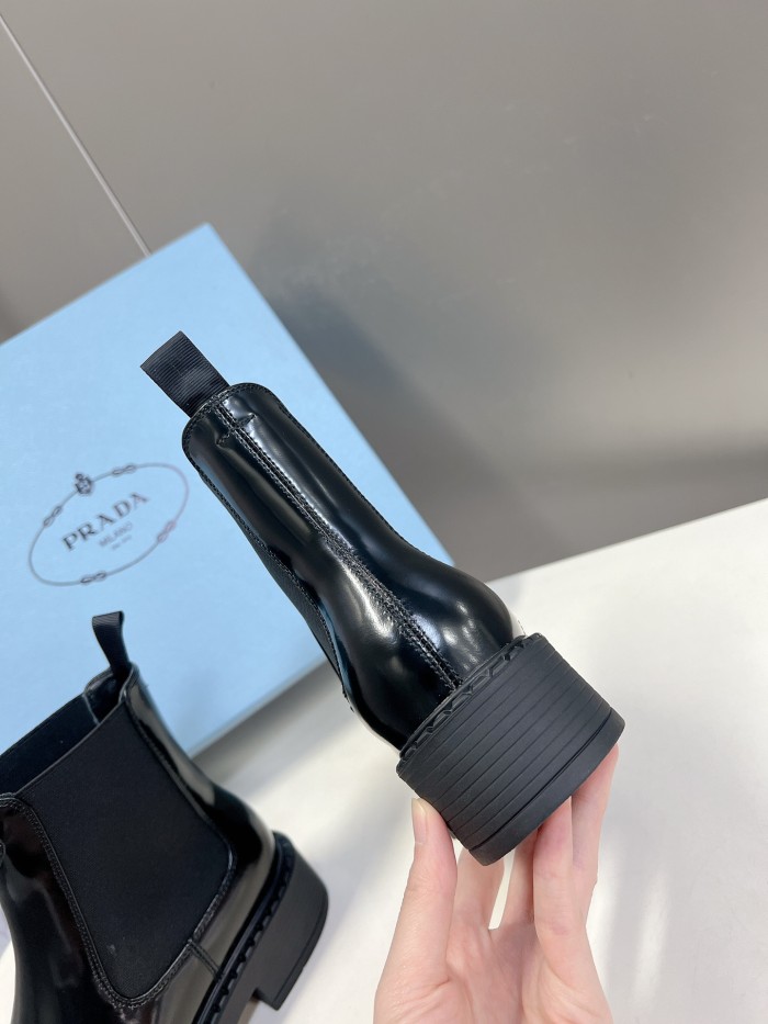 追跡付 プラダ コピーおすすめ トップバージョン三角ロゴのラブリーシューズ