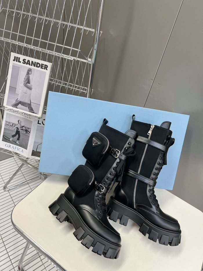 超奇跡の入荷☆ プラダ 激安通販トップバージョンマドレーヌ厚底ポケット三角ロゴのカップルブーツ
