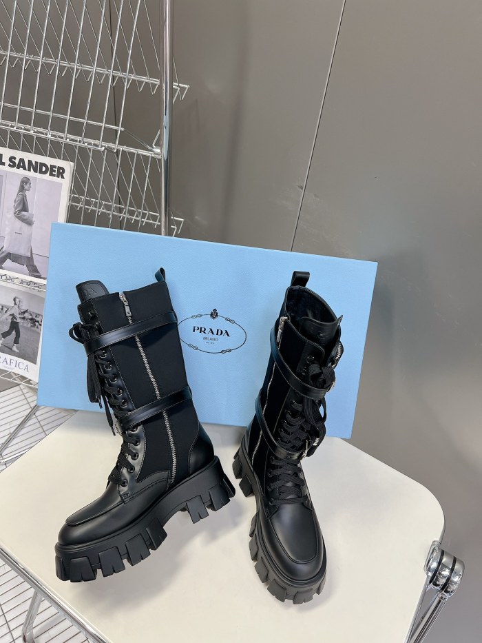 超奇跡の入荷☆ プラダ 激安通販トップバージョンマドレーヌ厚底ポケット三角ロゴのカップルブーツ