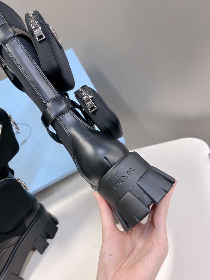 超奇跡の入荷☆ プラダ 激安通販トップバージョンマドレーヌ厚底ポケット三角ロゴのカップルブーツ