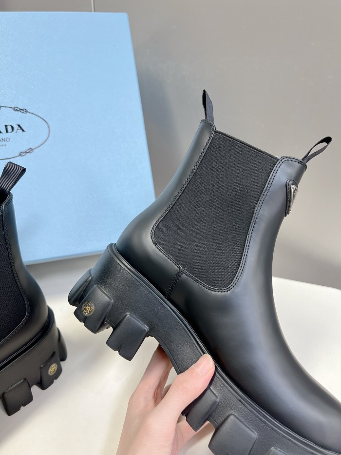 超話題! プラダ 偽物通販 トップバージョンマドレーヌ厚底ポケット三角ロゴのカップルブーツ