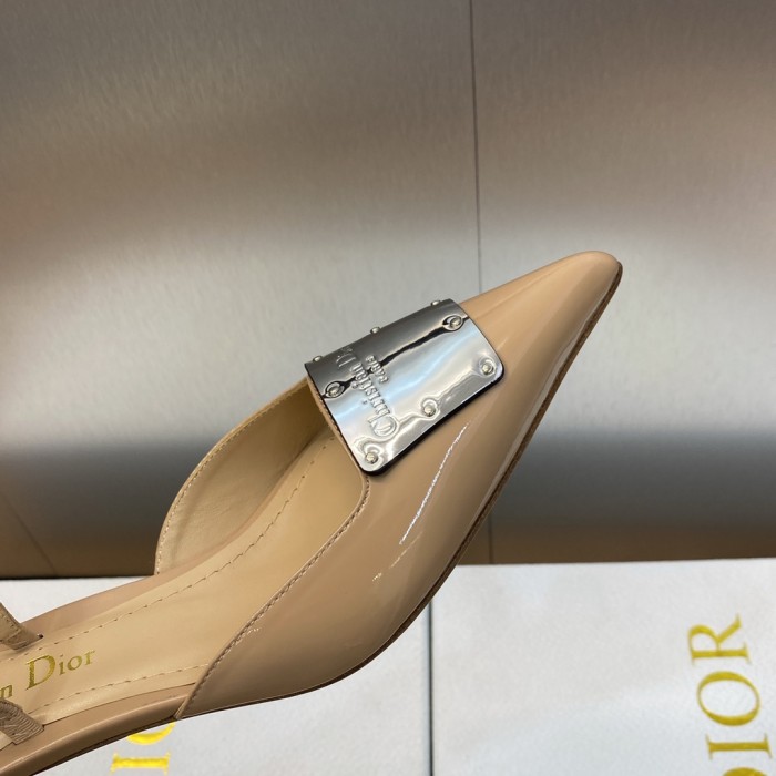 日本未入荷 ディオール 激安偽物 ファッションショーの高定La Parisienneシリーズの異形ヒールの尖った女単靴