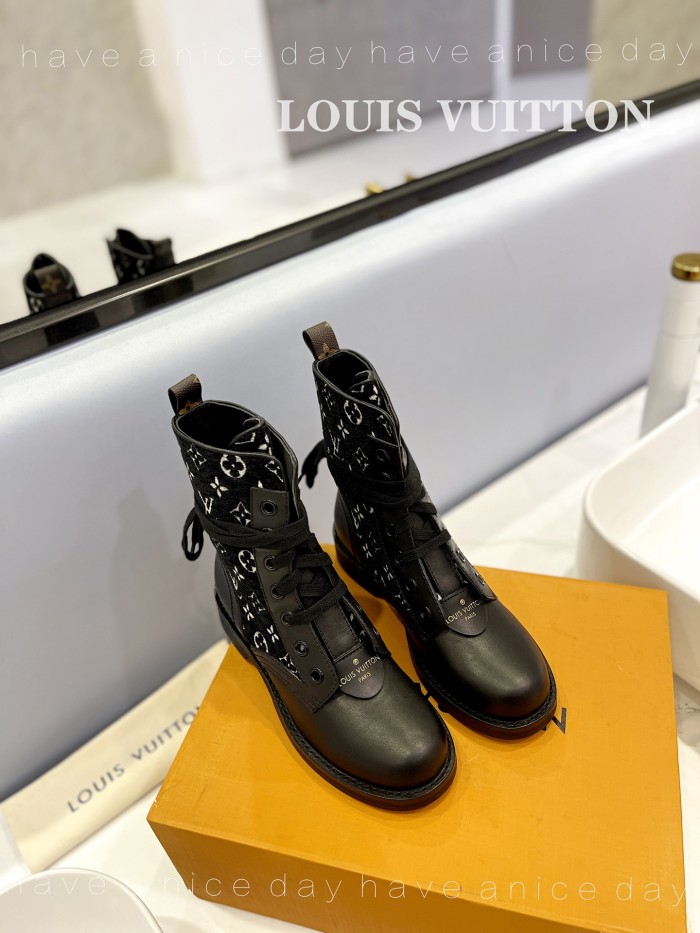 累積売上総額第１位！ ルイヴィトン n級品 2023 ssランウェイショーの主力新型マーチンブーツ