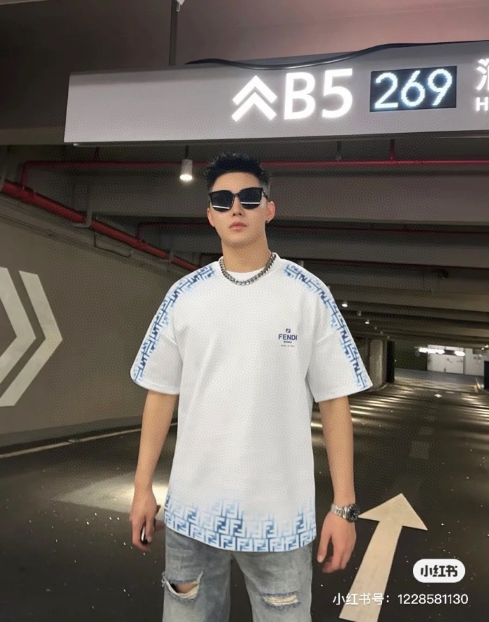 ★超人気 フェンディコピーおすすめ 2024春夏新作フルプリントロゴラウンドネック半袖Tシャツ2色