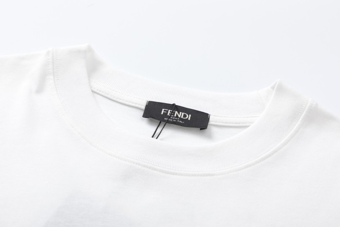 【話題商品！】フェンディ スーパーコピー 24 fw春夏新作NEW糊プリント半袖Tシャツ