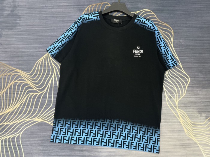 ★超人気 フェンディコピーおすすめ 2024春夏新作フルプリントロゴラウンドネック半袖Tシャツ2色