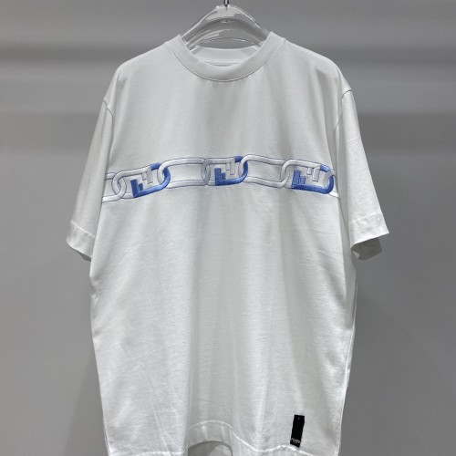 累積売上総額第１位！フェンディ コピー クラシックロックロゴ丸首半袖Tシャツ半袖