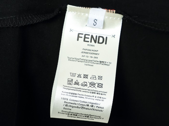 新作 フェンディ コピーおすすめ 半袖Tシャツ